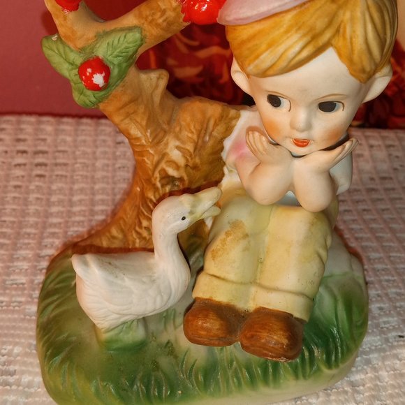 VINTAGE COLLECTIBLE COLORFUL FIGURINE BOY AND GOOSE SITTING UNDER A APPLE TREE - Picture 4 of 9